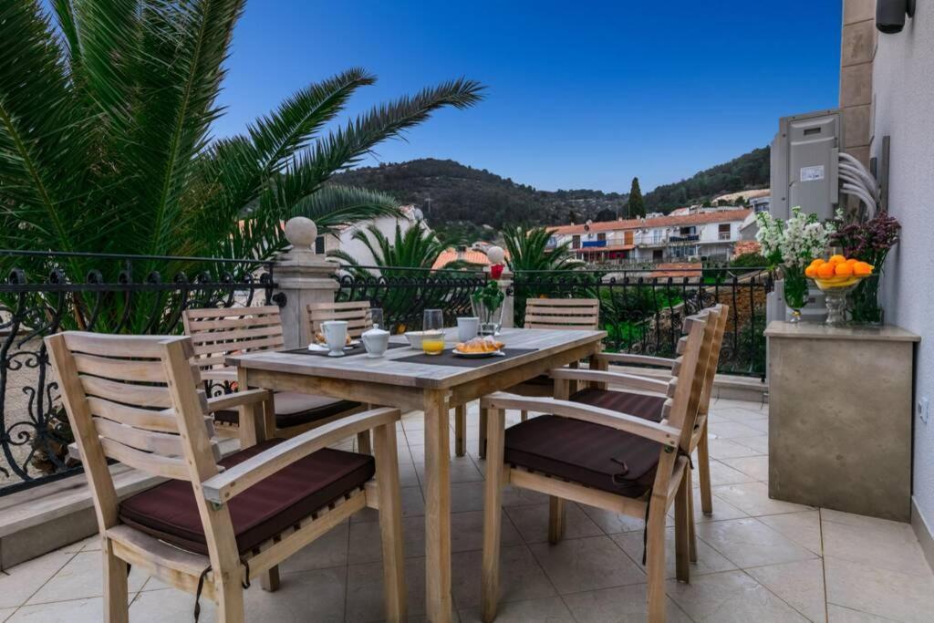 Seafront Apartment Duo Vis Exterior photo