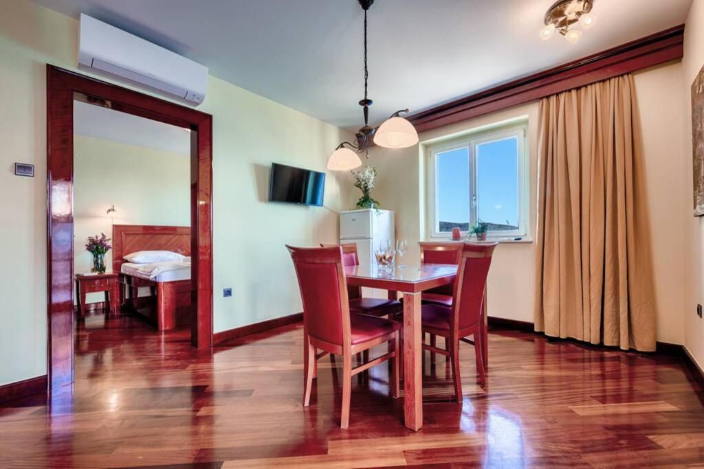 Seafront Apartment Duo Vis Exterior photo
