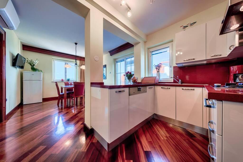 Seafront Apartment Duo Vis Exterior photo