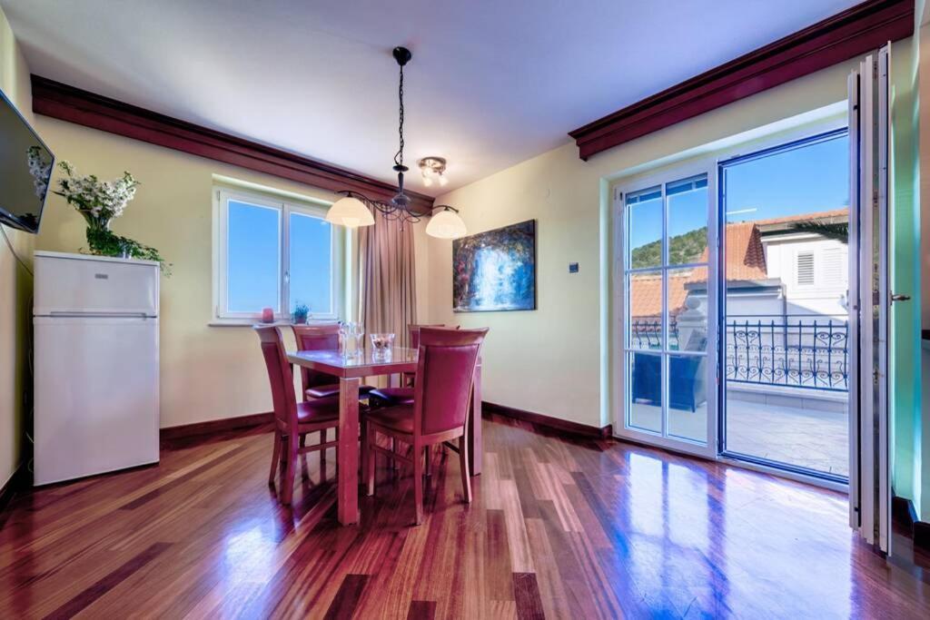 Seafront Apartment Duo Vis Exterior photo