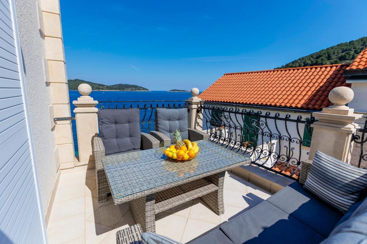 Seafront Apartment Duo Vis Exterior photo
